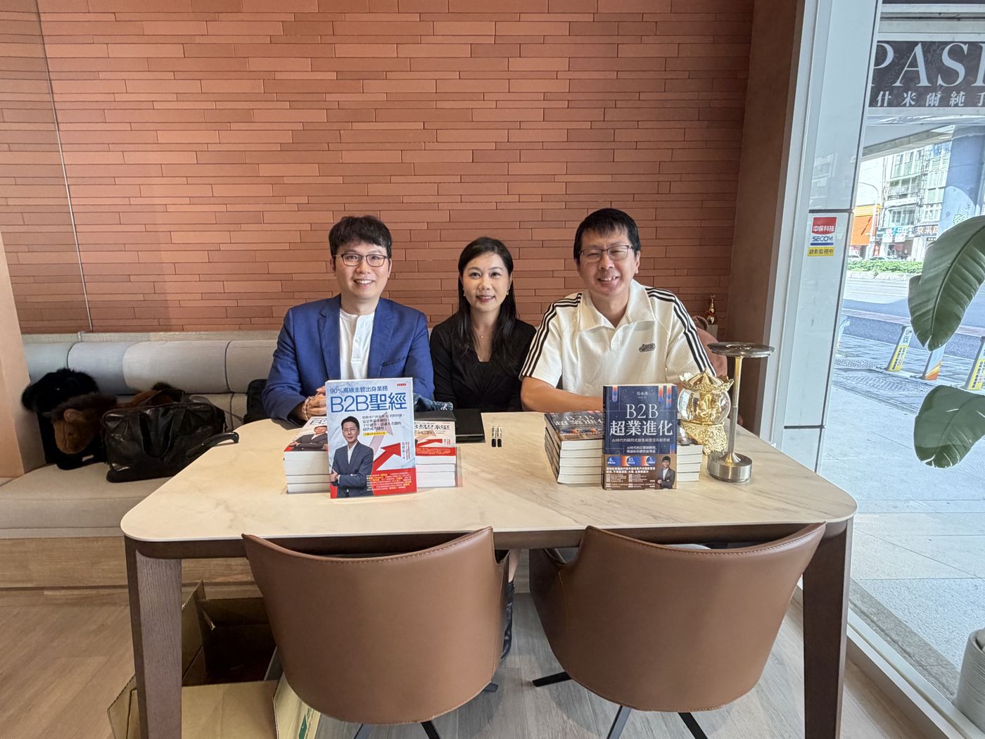 三位講者吳承漢 Hank Wu、鄭宇珊 Amy Cheng、吳育宏 Oscar Wu 合影